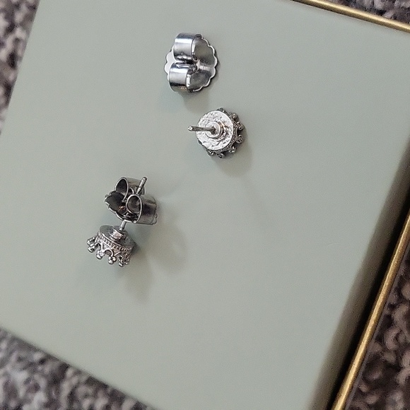 Crown studs - Picture 3 of 3